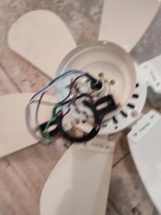 מאוורר תקרה שש כנפיים בצבע