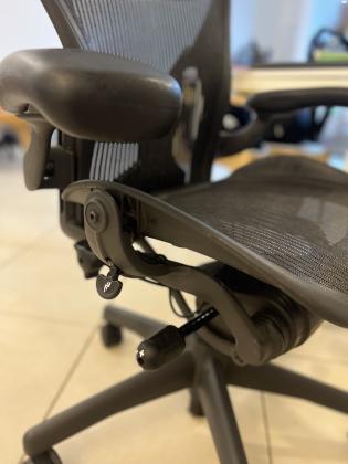 כיסא herman millerדגם aeronכיסא במצב