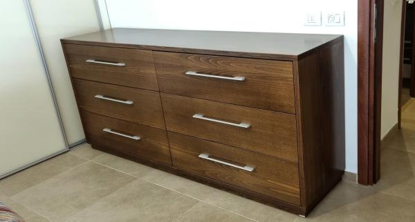 חדר שינה מלא הכולל מיטה