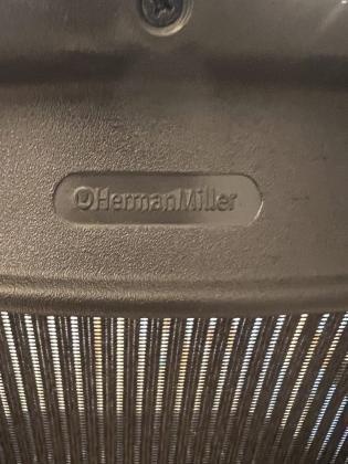 כיסא herman millerדגם aeronכיסא במצב