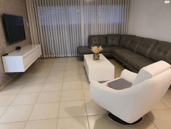 זלמן שז"ר 4 (מוצקין הצעירה ונווה גנים)