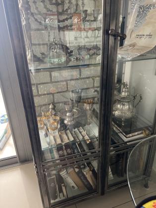 ויטרינה זכוכית וברזל