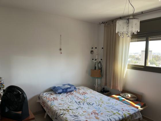 התקווה 12 (מרכז אזרחי)