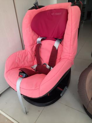 2 כסאות בטיחות מקסי קוזי