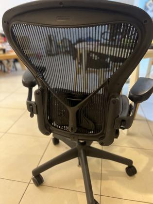 כיסא herman millerדגם aeronכיסא במצב