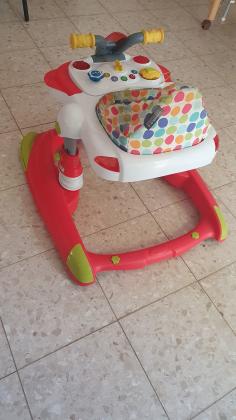 תינוק בצורת אופנוע משולב עם גאמפר מתקפל