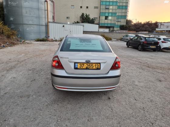 פורד מונדאו (2005)