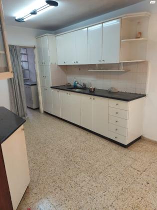 הארבעה 3 (פסגת זאב מרכז)