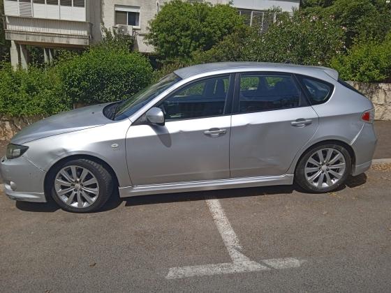 סובארו B3 האצ'בק (2008)