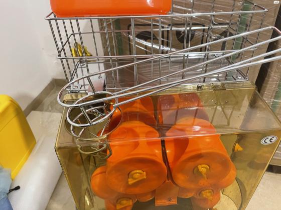 מסחטת מיץ תפוזים ורימונים מקצועית