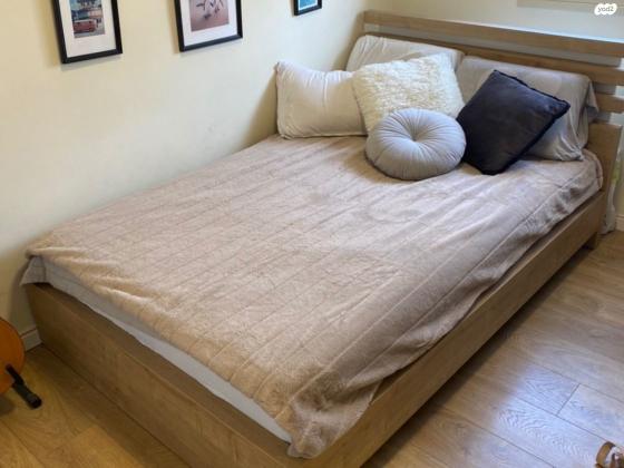 חדר נערה - מיטה ופינת עבודה תואמים