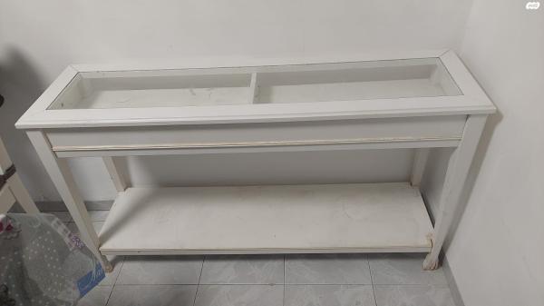 ויטרינה שידה לסלון של איקאה