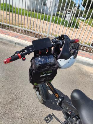 אופניים חשמליים מגיעה עם פנס