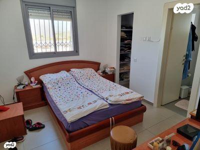 זכריה הנביא 4