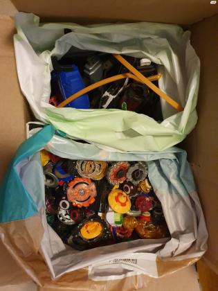 מלא בליידים מכל הסוגים והמינים