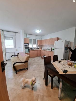 רינה ניקובה 1 (פסגת זאב מזרח)