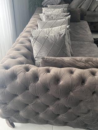 ספת קפיטונאז מעוצבת בד קטיפה