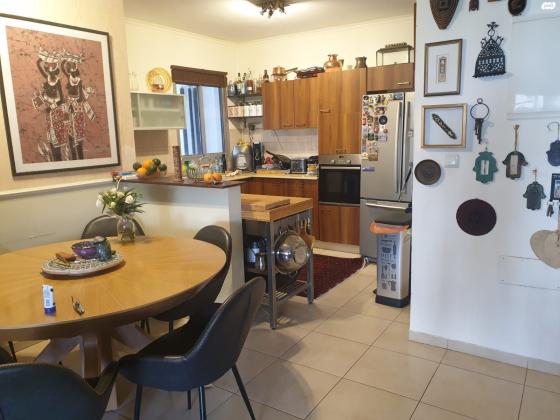 דרך דגניה 80 (קרית השרון)