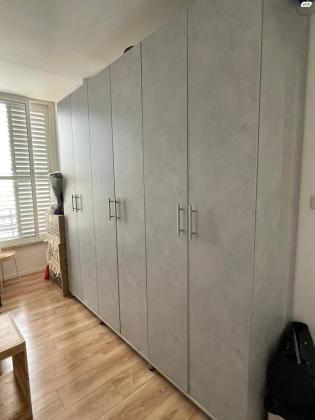 למכירהארון בגדים פתיחה 6 דלתות