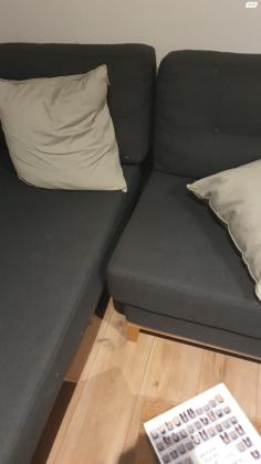 ספה פינתית מתפרקת לשני חלקים,