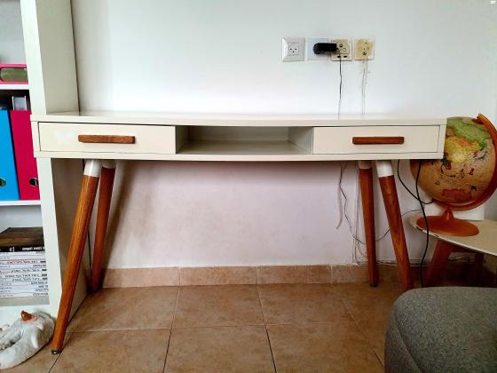 קונסולה בצבע שמנת (צביעה בתנור)