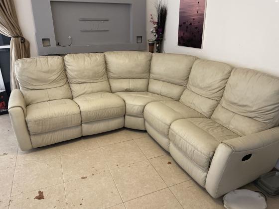 סלון פינתי עם שתי ריקליינרים