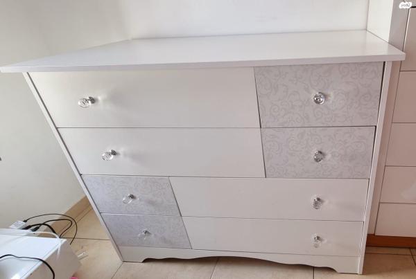 מיטה צפה זוגית כחדשהצבע בתנור