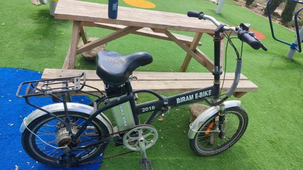 אופניים משומשות קצת ישנות וחלשות