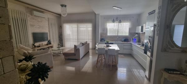 אסתר המלכה 40 (רובע יזרעאל)