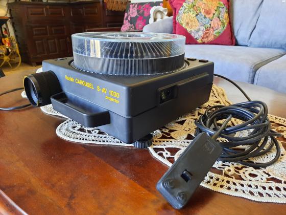 למבינים ואספנים, מקרן שקופיות KODAK