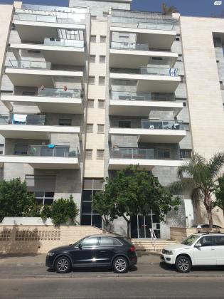 דרך דגניה 80 (קרית השרון)