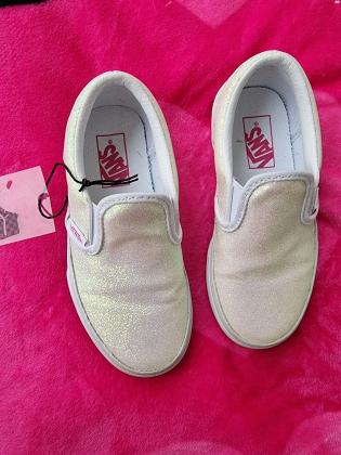 נעלי ואנס חדשות מידה 28,