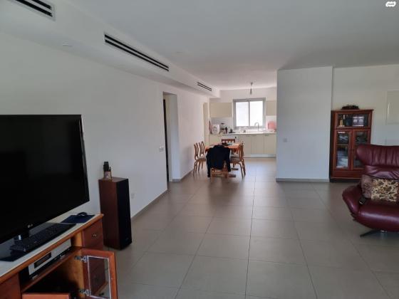 זכריה הנביא 4