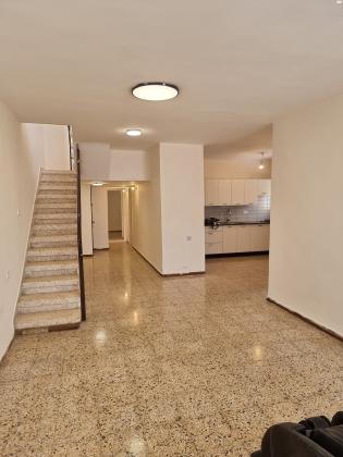 ארלוזורוב 77 (מרכז)