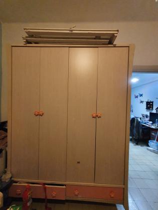 ארון לחדר בת
