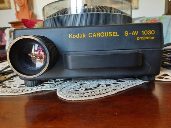 למבינים ואספנים, מקרן שקופיות KODAK