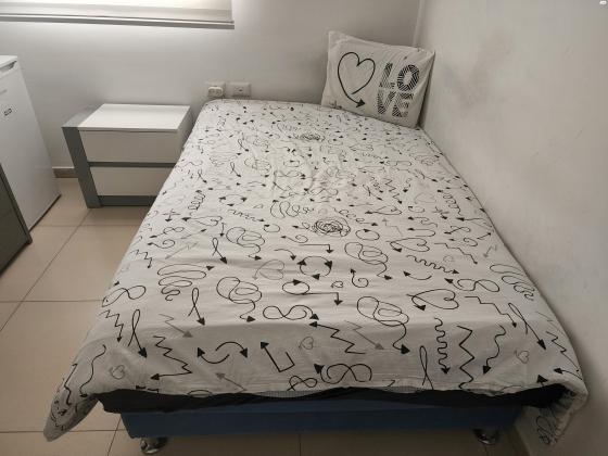 חדר שינה מתאים לילד/נער במצב