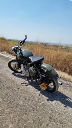 רויאל אנפילד בולט קלאסיק מיליטרי (2016)