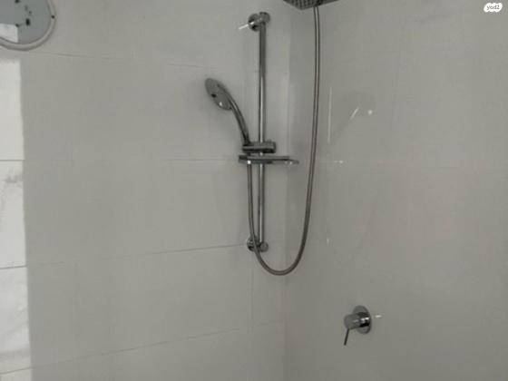 בושם 28 (לבנה)