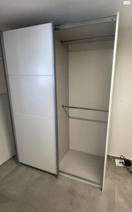 ארון הזזה 2 דלתות בצבע לבן