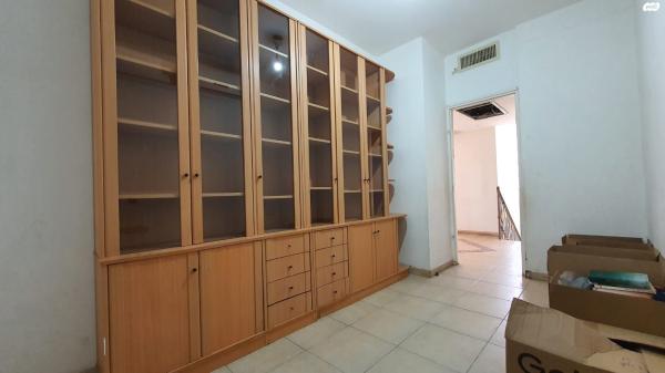 ארון ספרים של אינטרסיסטם (דורש