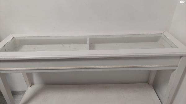 ויטרינה שידה לסלון של איקאה