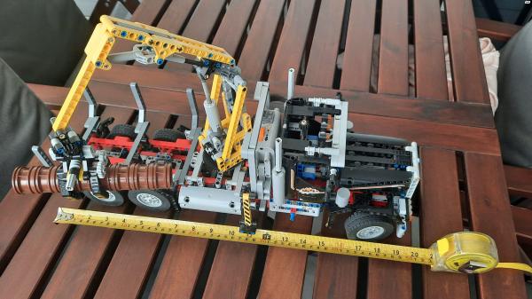 לגו טכניק עם מנוע 9397