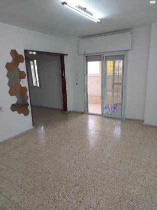 הארבעה 3 (פסגת זאב מרכז)