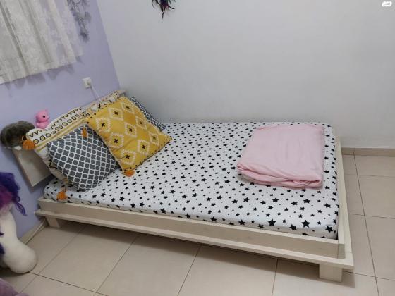 מיטה וחצי של עצמלה ומזרון