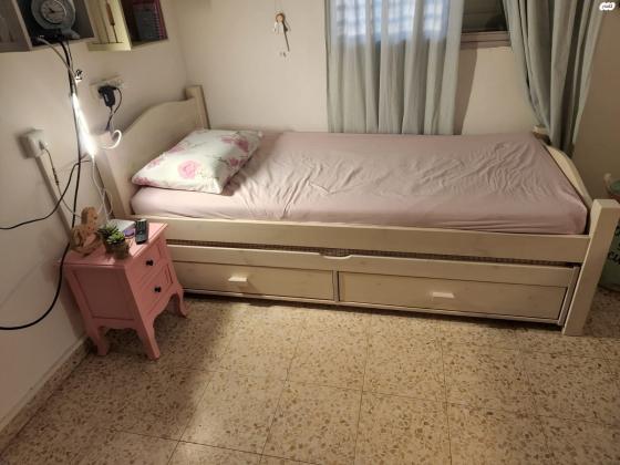 מיטת יחיד נפתחת של עצמלה - דגם מיכל