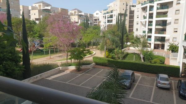 דרך דגניה 80 (קרית השרון)