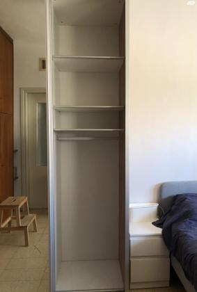 ארון הזזה עם דלת מראה