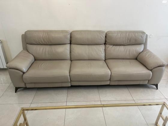 ספת עור עם 2 ריקליינרים