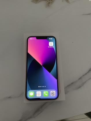 למכירה אייפון 13 בצבע ורוד